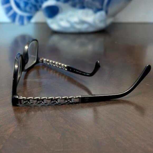 O10 CHANEL Eyeglasses w/ Black Quilted Case & Cleaning Cloth - Picture 6 of 13